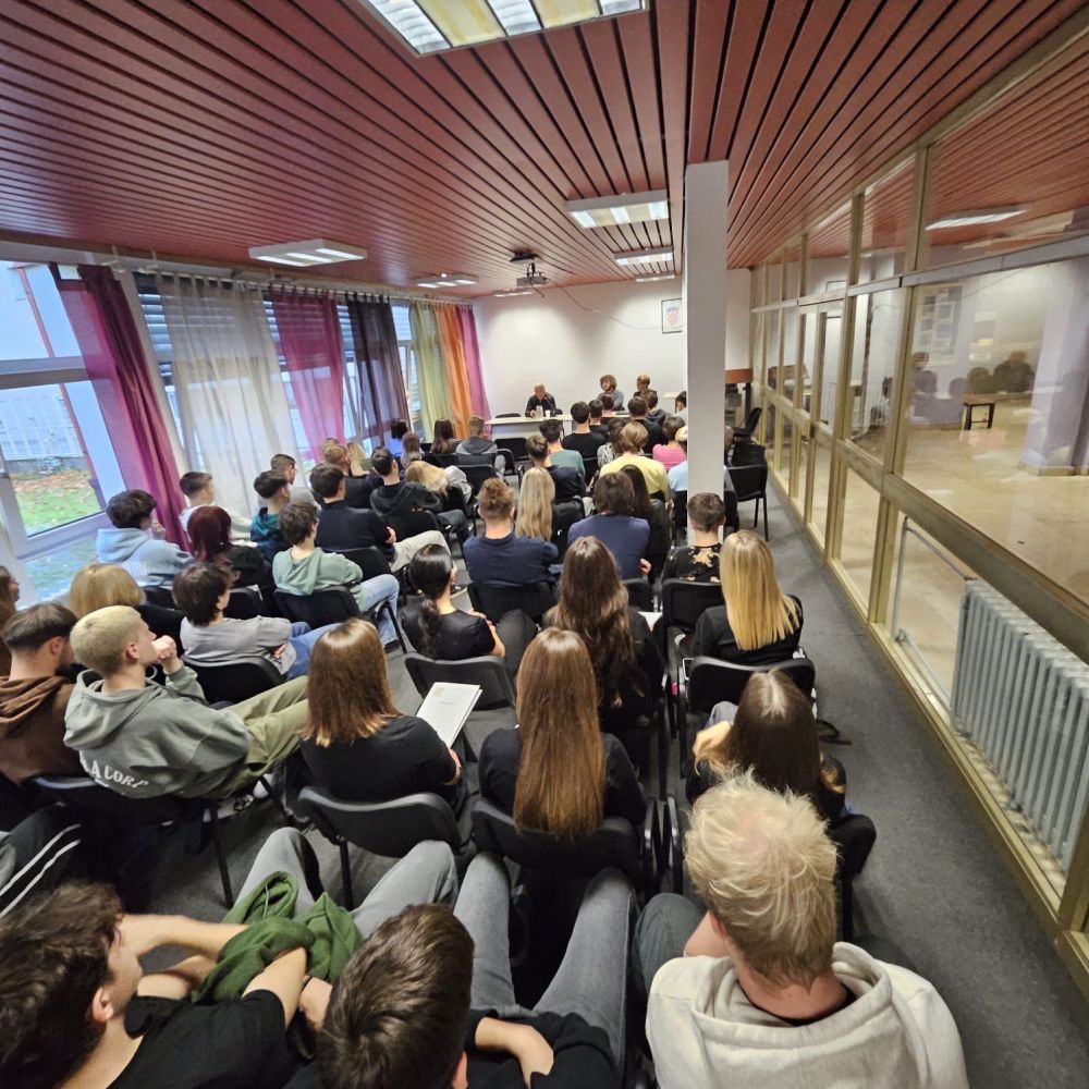 1CE59300 9CF3 4C0E 91E3 AA3B28742D44